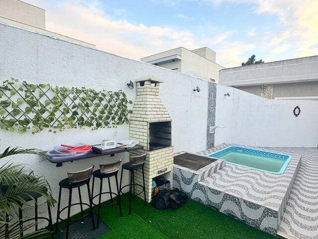 Linda Casa Linear com 2 quartos na Vila do Peró !!!