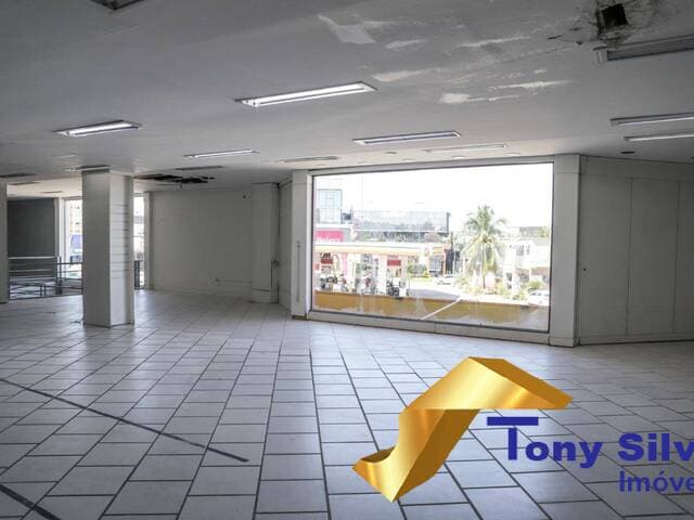 Amplo espaço comercial no Centro de São Pedro da Aldeia com 3 andares !!!