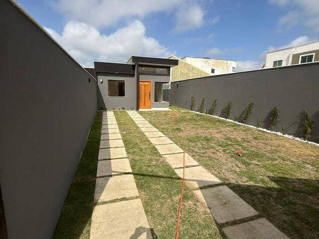 Linda casa independente com 2 quartos na Vila do Peró !!!