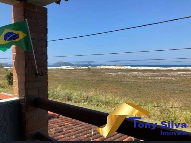 Excelente casa em frente a Praia das Dumas!!