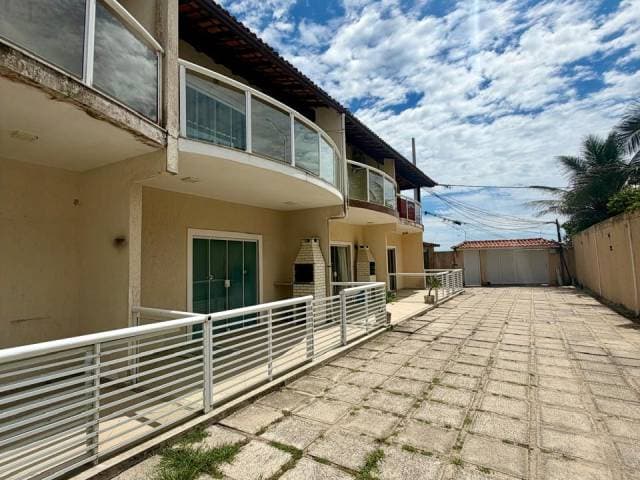 Excelente Duplex com 3 quartos em frente a praia do Peró !!!