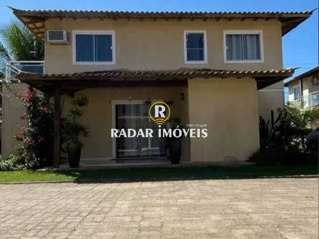 Casa 03 quartos em condomínio de frente à Praia Rasa por R$ 2.800,00