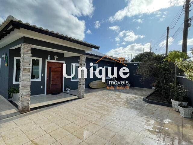 Casa 3 quartos em Cond. Fechado, disponível para venda por R$ 700.000,00.