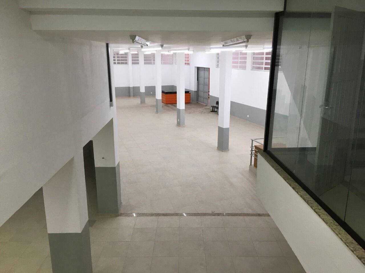 EXCELENTE LOJA COM DOIS PAVIMENTOS PARA LOCAÇÃO NO ATERRADO VR