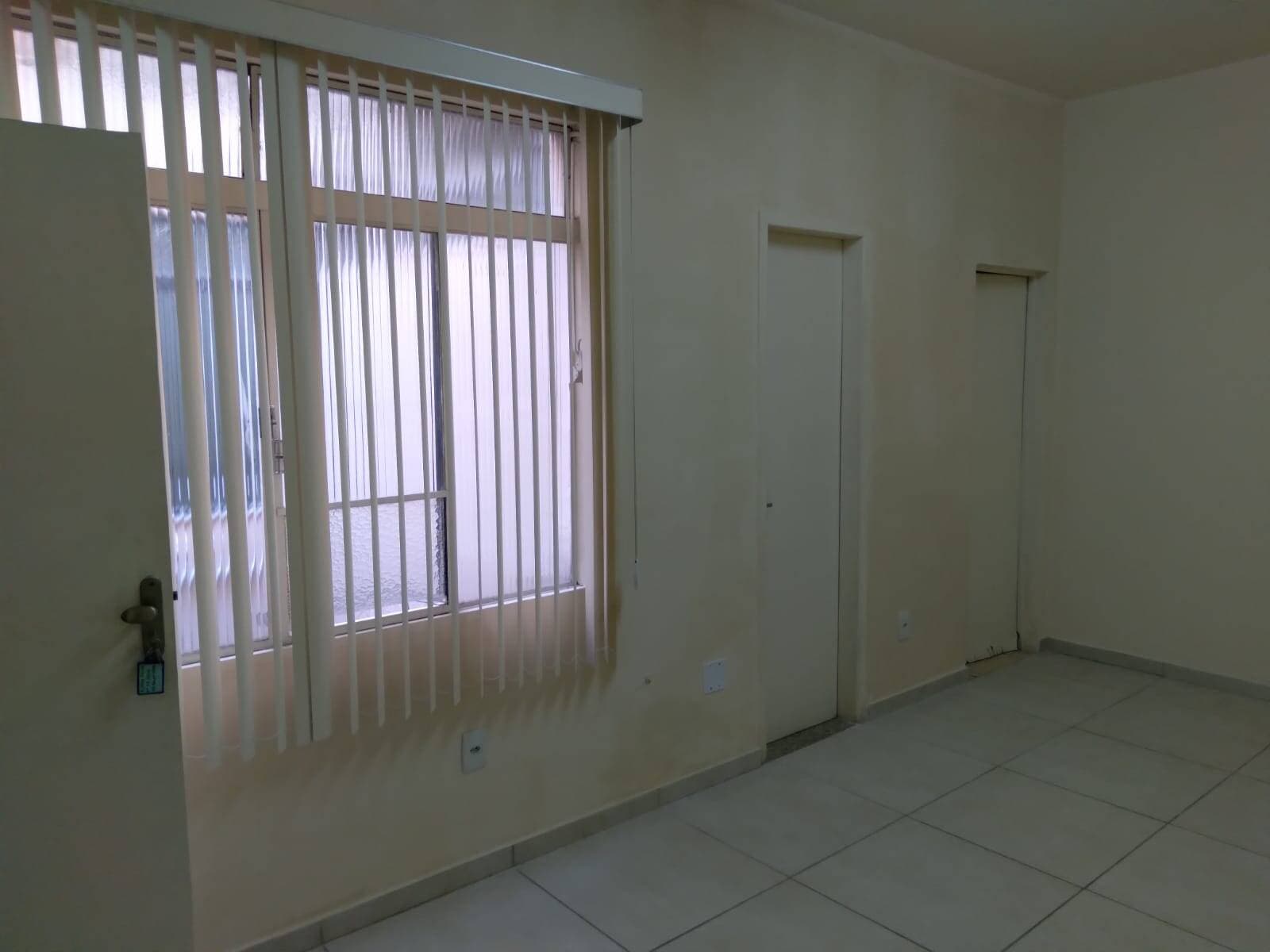 Sala para locação no Aterrado VR