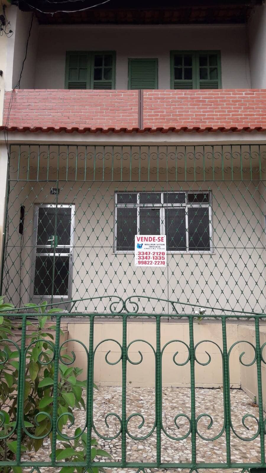 Casa  a venda com 03 quartos no bairro Sessenta.