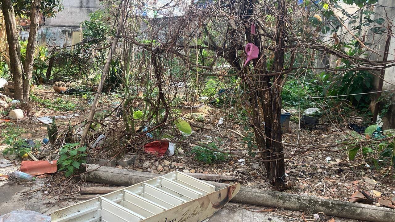 Casa com um terreno a venda na California BP/RJ