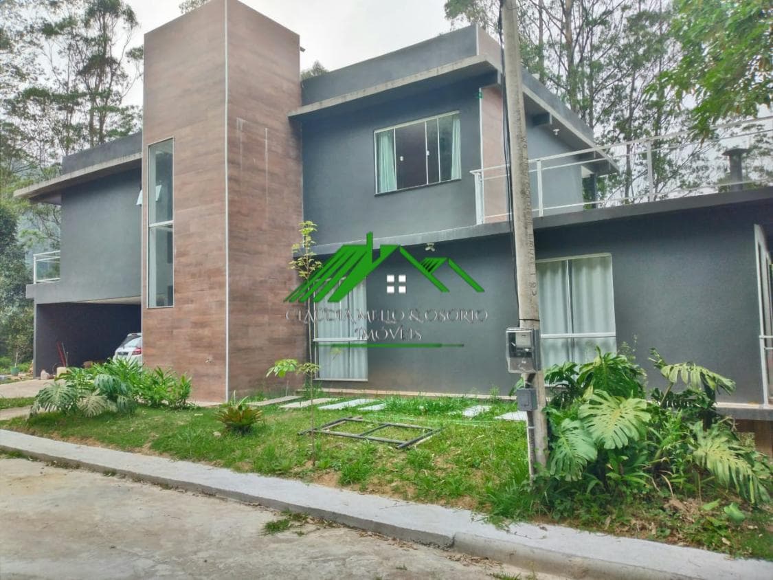 Vendo Linda Casa com 4 Quartos (1 Suíte) no Quarteirão Ingelheim