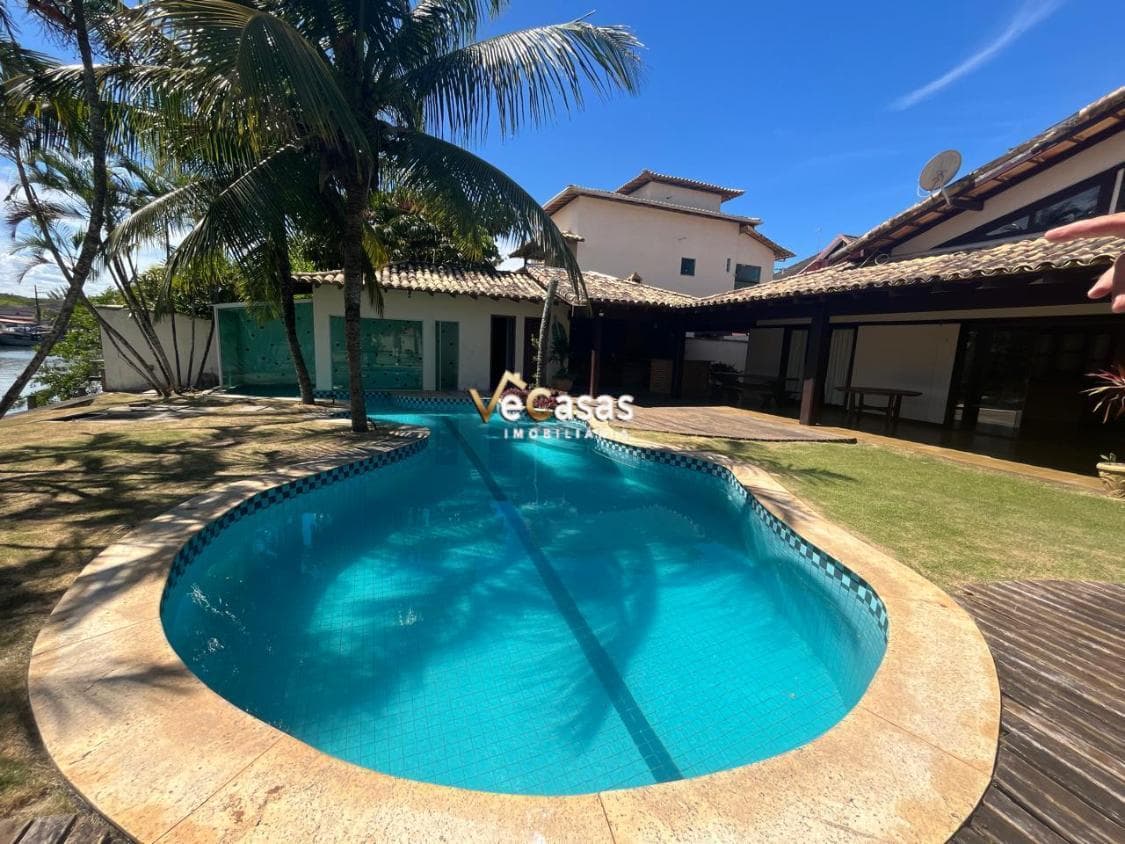 Mansão Paraíso Beira Rio com Vista pra Montanha, Piscina e Sauna Integrada, Pier para Atracar sua Lancha