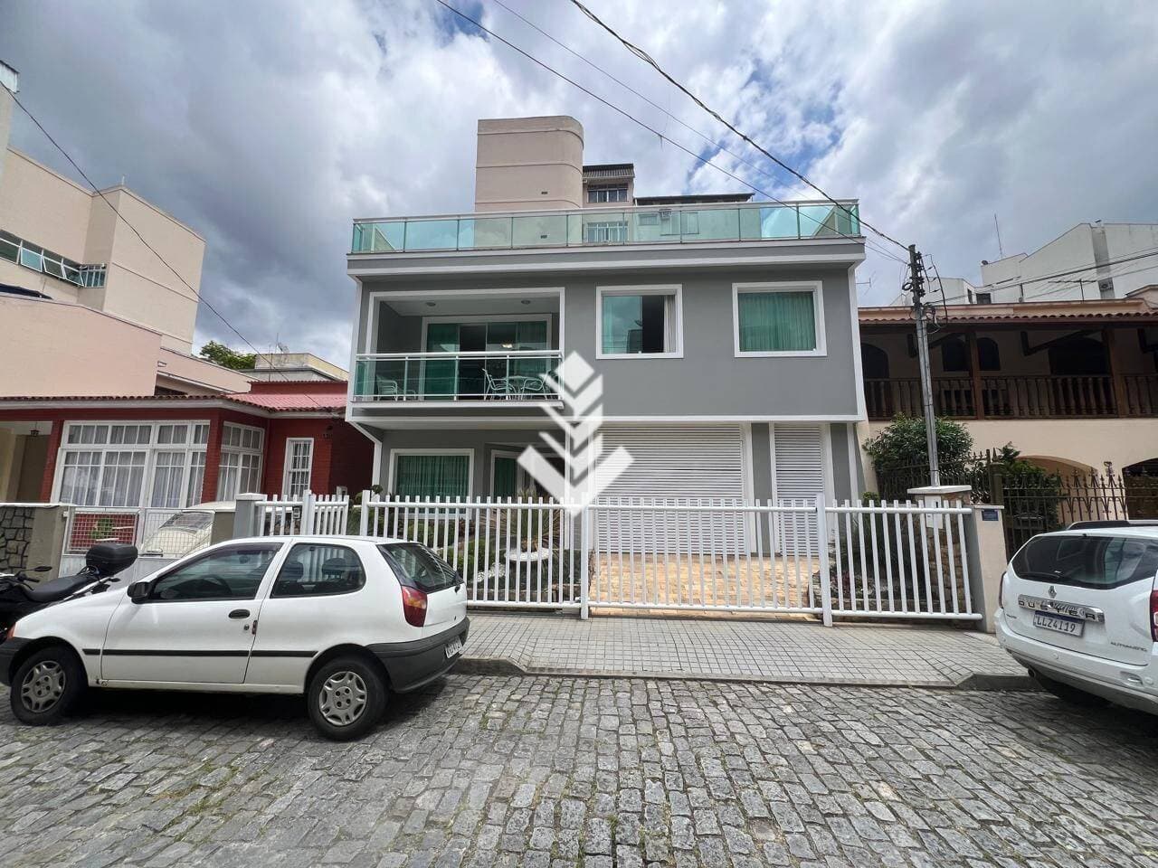 Casa com 4 quartos, aluguel por R$ 10.000/mês ou à venda por R$ 4.500.000 - Centro - Nova Friburgo/RJ