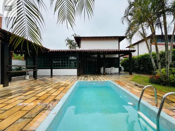 Casa para aluguel com 3 suítes, piscina, próximo à praia em Manguinhos, Búzios.