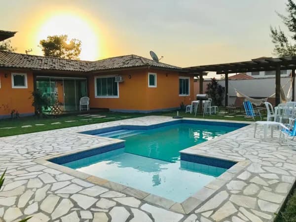 Casa semi nova, linear com piscina privativa, Marina/ Búzios